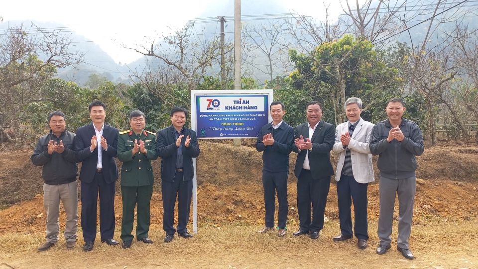 Tin truyền hình: Bàn giao công trình “Thắp sáng làng quê” tại xã Chiềng On
